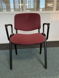 Westfriese Uitdaging - Bordeaux rode stoel voor